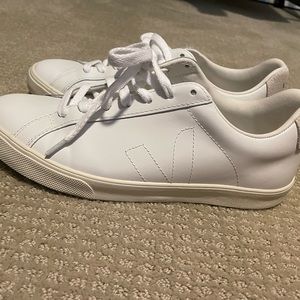 Women’s Veja Campo sz 9 white casual sneaker